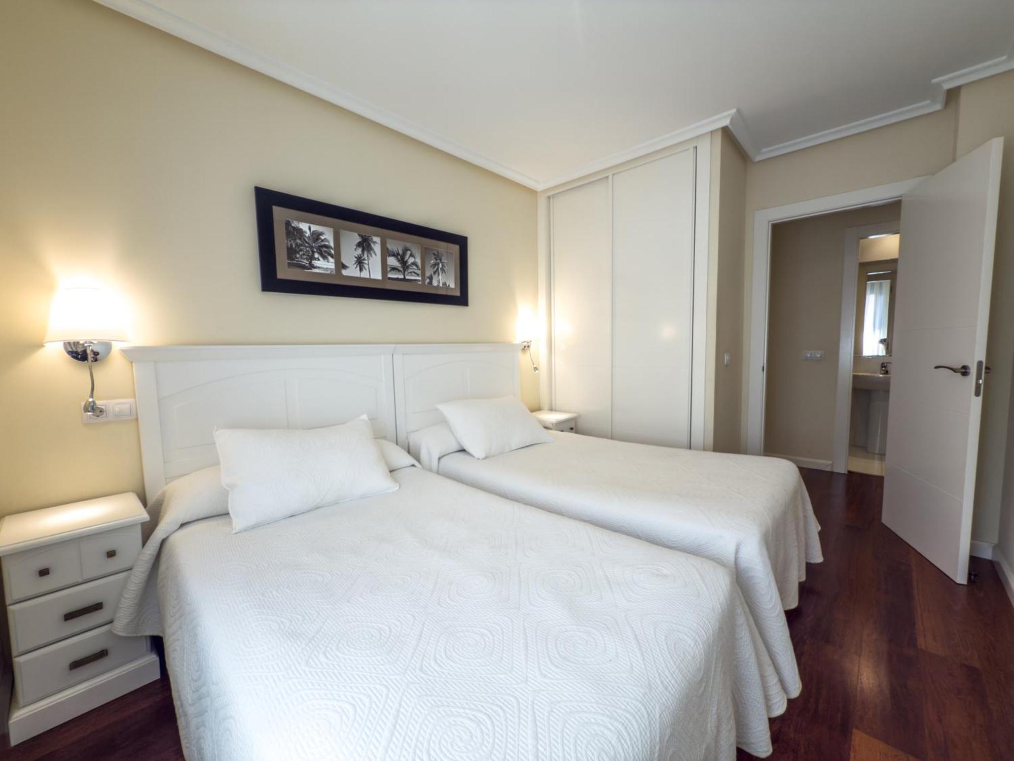 Apartamentos Verdemar Llanes Exteriör bild